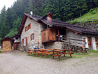 Malga Stableti outside