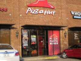 Pizza Hut outside