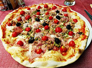 Pizzeria La Perla food