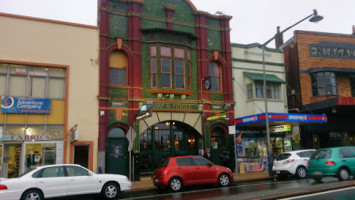 Harp And Fiddle outside