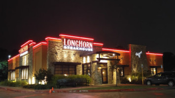 Longhorn Steakhouse Spring outside