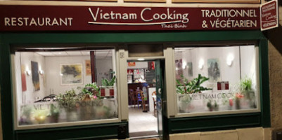 Vietnam Cooking outside