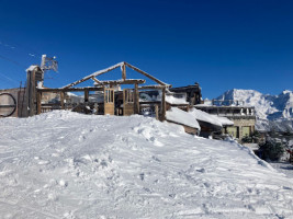 La Soucoupe Courchevel outside