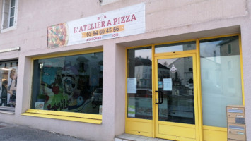 L'atelier A Pizza outside