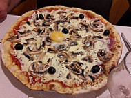 La Pie'zz Abeilhanaise food