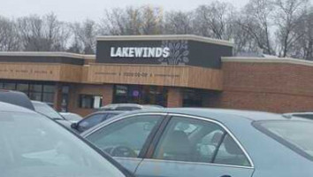 Lakewinds Natural Foods outside