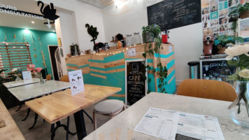 Maparenthèse Coffee Shop inside