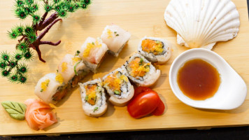 Eeny Meeny Sushi Roll food