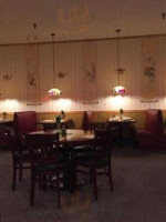 Hunan Inn inside