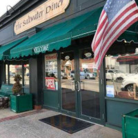 The Saltwater Diner outside