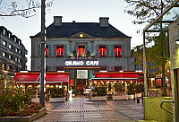 Grand Cafe outside