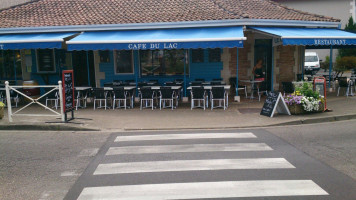 Le Cafe Du Lac inside