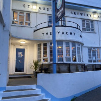 The Yacht Inn outside