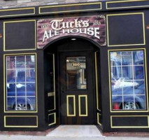 Tuck's Ale House outside