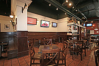 Met Bar and Grill inside