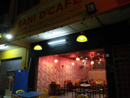Sani D'cafe inside