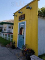 Peach Beach Shave Ice outside