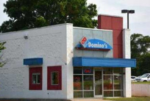 Domino's Pizza outside