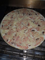 Diffa Pizza food