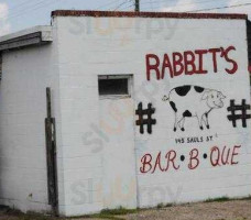 Rabbit's Bbq outside