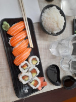 Paradis Sushi food