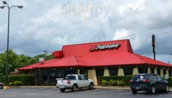 Pizza Hut outside