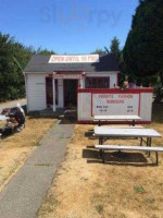 Perry's Vashon Burgers outside