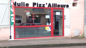 Nulle Pizz'Ailleurs outside