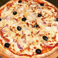 Pizza Des Sablons food
