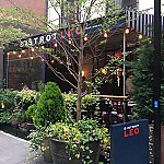 Bistrot Leo outside