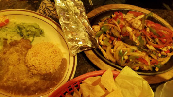 La Cueva Mexicano food