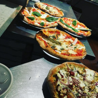 Bollo Woodfired Pizza food