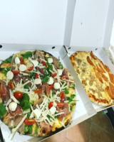 Pizza Sharra food