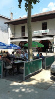 Café Des Arceaux outside