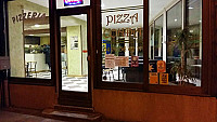 Pizza Conda outside