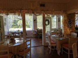 Lavender 'n Lace Tearoom inside