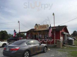 Country Cousins Barbecue outside