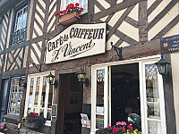 Cafe Du Coiffeur outside