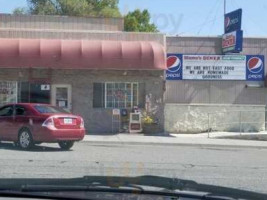 Mama's Diner outside