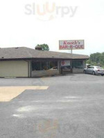 Knoth's -b-que outside