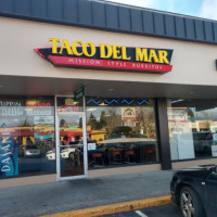 Taco Del Mar outside