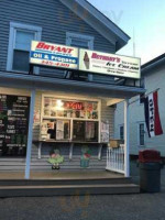 Betheny's Ice Cream outside