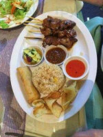 Om Thai Cuisine food