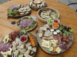 Sous Les Branches food