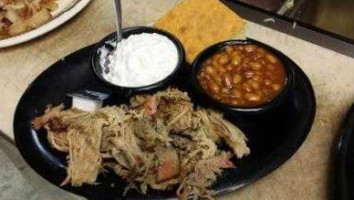 Pauly's Bbq food