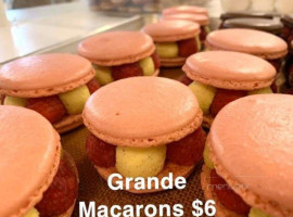 La Mademoiselle Macaron menu