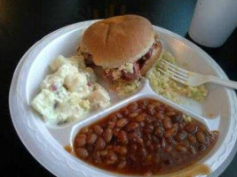 Richie Reggie's Bbq food