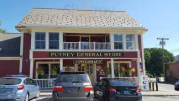 Putney General Store outside