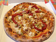 Gusto Pizza food