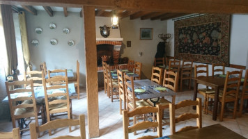 La Taverne inside